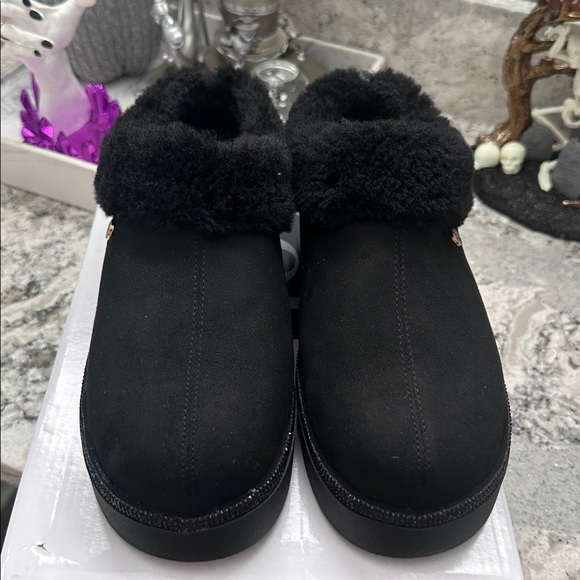 New Black Faux Fur Lined Slippers - Picture 2 of 5